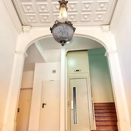 137 Casinha Da Estrela 리스본