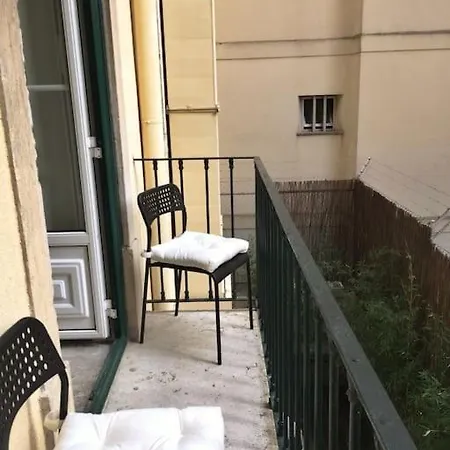 137 Casinha Da Estrela 리스본